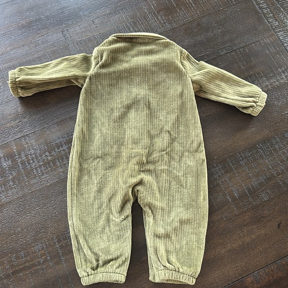 Cat & Jack Ribbed Unisex Winter Velvet Romper Olive Size 0-3M - Picture 3 of 5